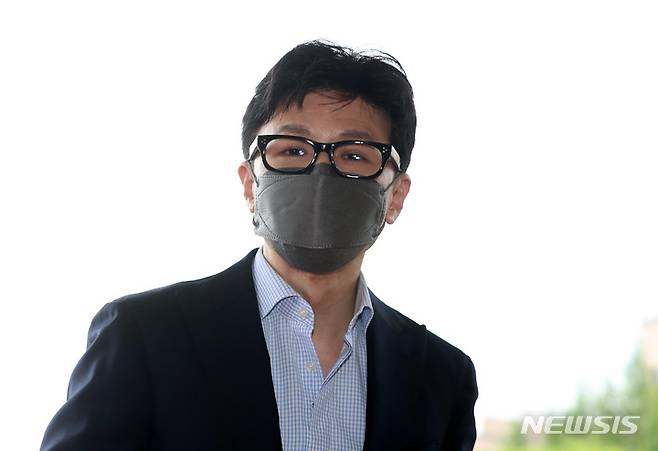 [과천=뉴시스] 이영환 기자 = 한동훈 법무부 장관이 지난 24일 오전 경기 과천시 법무부 청사로 출근을 하고 있다. 2022.06.24. 20hwan@newsis.com