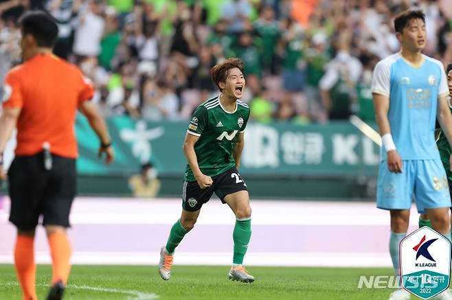 [서울=뉴시스]프로축구 전북 현대 김진수 (사진 = 프로축구연맹 제공)