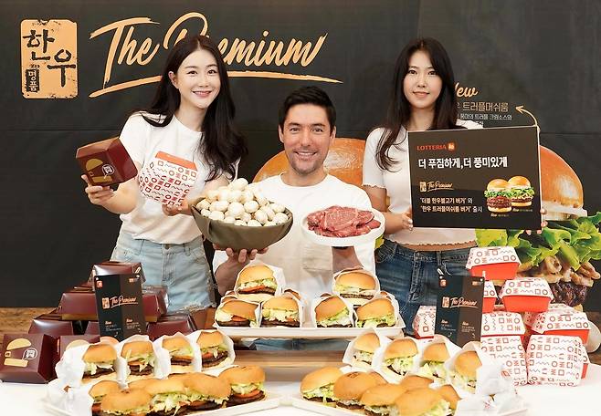 더블 한우불고기버거와 한우 트러플머쉬룸 버거 [롯데리아 제공. 재판매 및 DB금지]