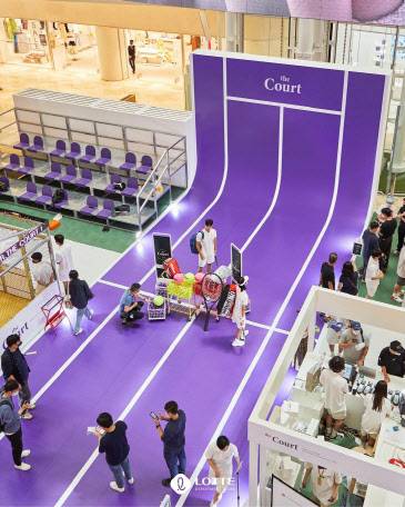 ▲롯데백화점이 잠실 월드몰에 오픈한 체험형 테니스 팝업 스토어 ’더 코트(The Court)’ 전경. (사진=롯데백화점)