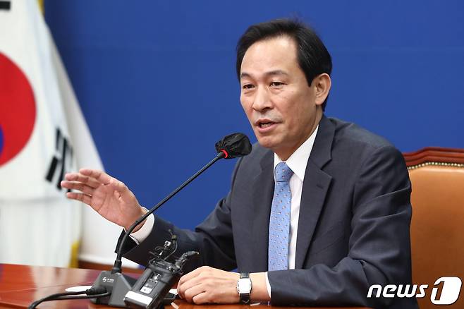 우상호 더불어민주당 비상대책위원장이 26일 서울 여의도 국회에서 열린 기자간담회에서 발언하고 있다. (공동취재) 2022.6.26/뉴스1 © News1 허경 기자