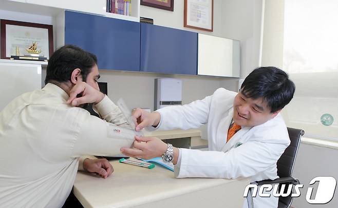외국인 환자 진료 모습.(강서구 제공) © 뉴스1