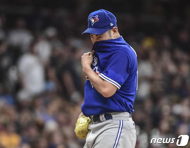 기쿠치 유세이는 26일(한국시간) 메이저리그 밀워키 브루어스전에서 2이닝 5실점(2자책)으로 무너지며 패전 투수가 됐다. © 로이터=뉴스1