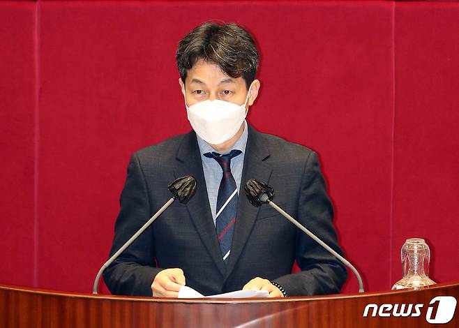 윤건영 더불어민주당 의원 2020.12.13/뉴스1 © News1 박세연 기자