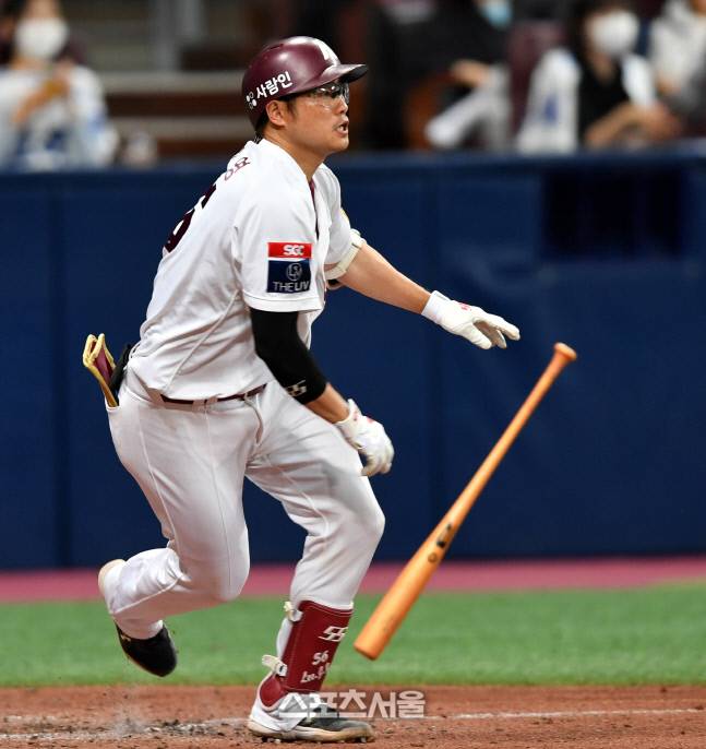 키움 이지영이 2일 고척스카이돔에서 열린 2022 KBO리그 삼성전에서 타격을 하고 있다. 고척 | 강영조기자kanjo@sportsseoul.com