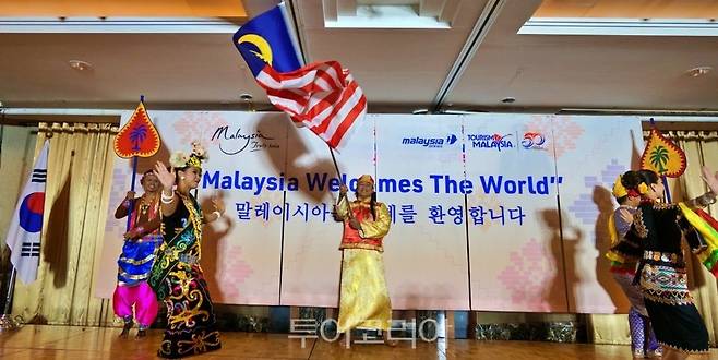 23일 서울에서 열린 말레이시아로드쇼에서 말레이시아 전통 공연을 선보이고 있다.&nbsp;