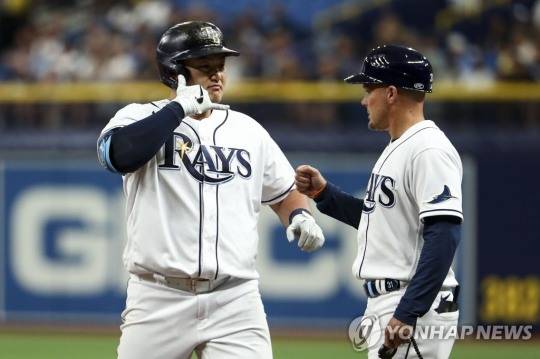 탬파베이 레이스의 최지만(왼쪽)
[AFP=연합뉴스]