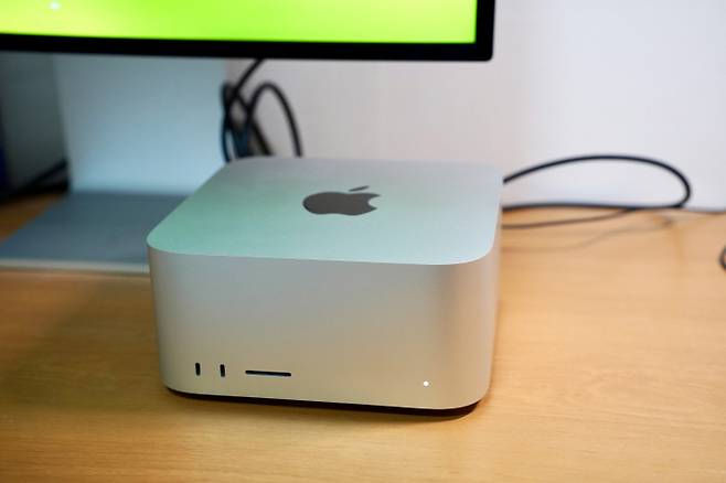 맥 스튜디오의 앞면