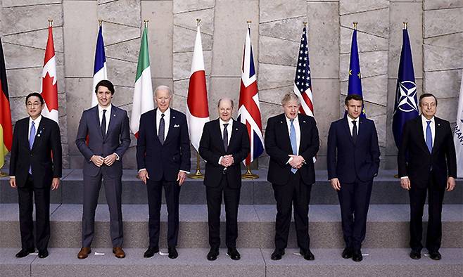 주요 7개국(G7) 정상들이 기념촬영을 하고 있다. 브뤼셀=AP연합뉴스