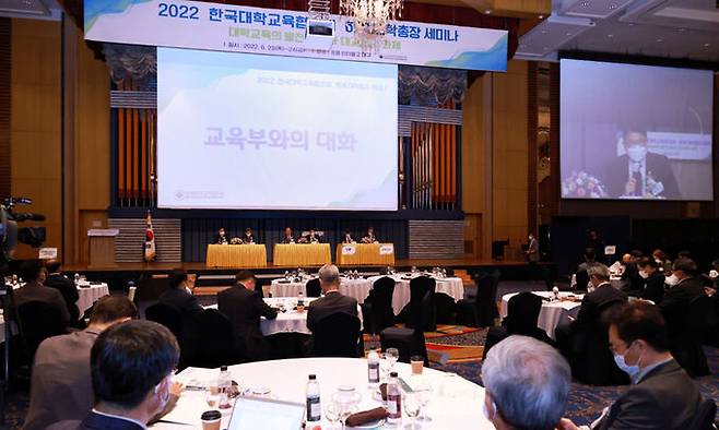 장상윤 교육부 차관이 23일 대구의 한 호텔에서 열린 '한국대학교육협의회 하계 대학 총장 세미나'에서 발언하고 있다. 교육부 제공