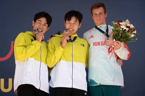 전웅태(가운데)와 서창완(왼쪽). 사진제공｜대한근대5종연맹