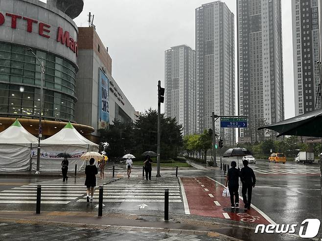 우산 쓴 시민들(뉴스1 DB)