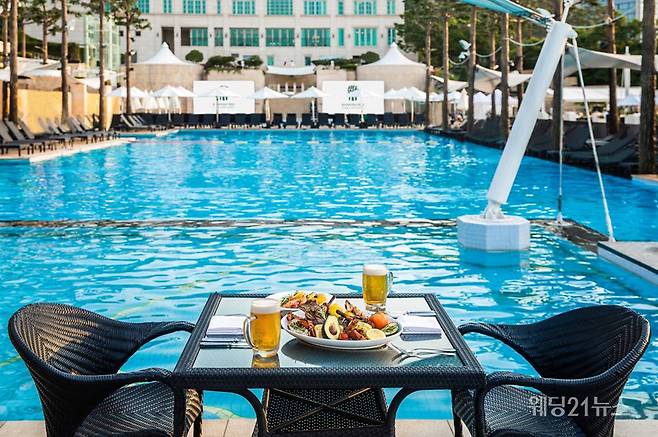 반얀트리 클럽 앤 스파 서울_'오아시스 풀사이드 바비큐' 패키지