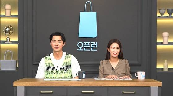 전진 김지민이 mc로 나서는 '오픈런' 방송 장면.