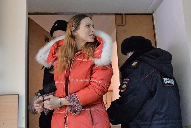 러시아에서 가짜 뉴스 유포 혐의로 구금된 러시아 여가수 알렉산드라 스코칠렌코(31)/사진=트위터