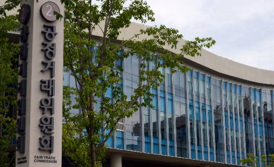 천재지변이나 감염병 확산으로 경영이 악화한 업체는 과도한 위약금 부담 없이 폐업할 수 있도록 공정거래위원회가 표준계약서를 개정했다. 사진은 공정거래위원회 전경. /사진=뉴스1