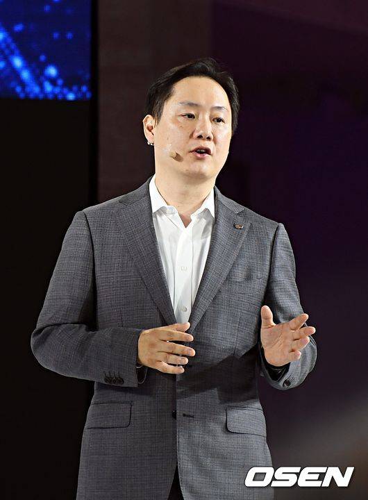 브랜드 전략을 발표하고 있는 서영득 캐딜락코리아 대표.