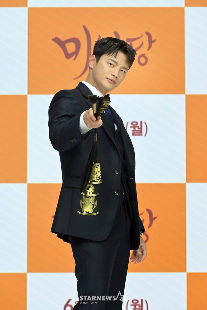 서인국 '프로파일러 출신 무당'[★포토]