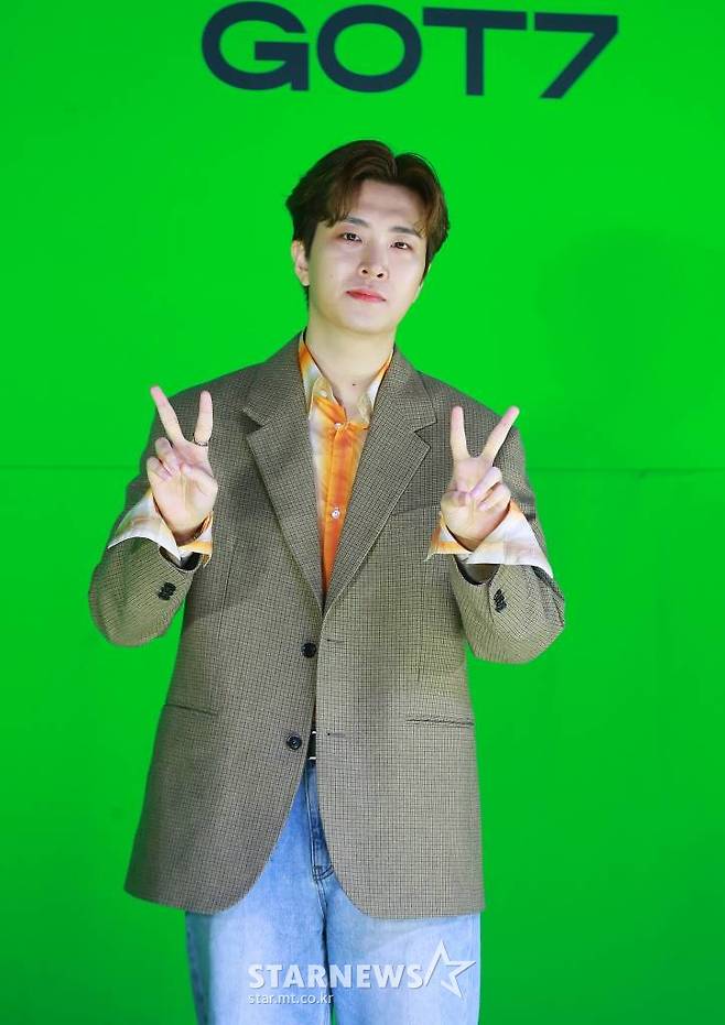 그룹 갓세븐(GOT7) 영재가 23일 오후 서울 강남구 한 호텔에서 진행된 새 미니앨범 'GOT7' 발매기념 기자간담회에 참석해 포즈를 취하고 있다.  이번 앨범에는 타이틀 곡 'NANANA'를 비롯해, 'TRUTH', 'Drive Me To The Moon', 'TWO', 'Don't Care About Me', 'Don't Leave Me Alone' 등 6곡이 수록됐다. /2022.05.23 /사진=이동훈 기자 photoguy@