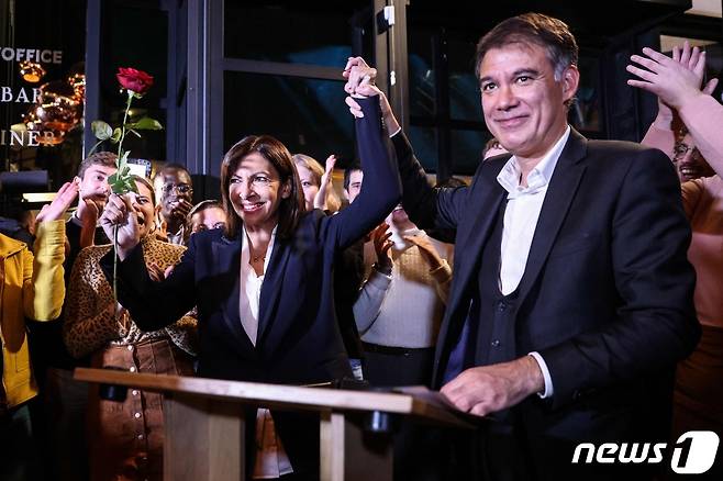 14일(현지시간) 안 이달고 프랑스 파리 시장이 2022년 프랑스 대통령 선거에 출마하는 사회당(PS) 후보로 확정됐다. © AFP=뉴스1 © News1