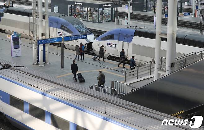 서울 용산구 서울역 승강장(자료사진) 2019.11.21/뉴스1 © News1 박세연 기자