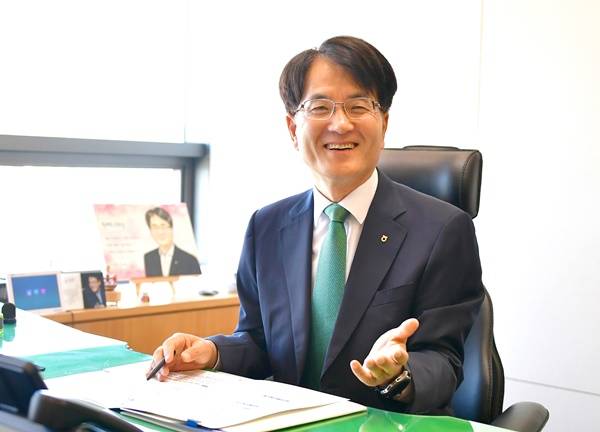 NH농협금융이 ESG경영 강화에 나섰다. 손병환 농협금융 회장은 "탄소중립 달성을 위한 실질적 이행과 투명한 공시를 지속적으로 추진할 것"이라고 강조했다. /NH농협은행 제공