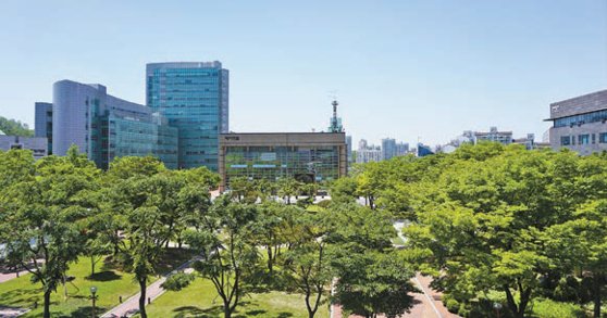 숭실사이버대는 지난 23일 창립 25주년을 맞아 ‘통일 한국을 선도하는 실용과 혁신의 기독교 대학’이라는 비전 2030을 공표했다. [사진 숭실사이버대]