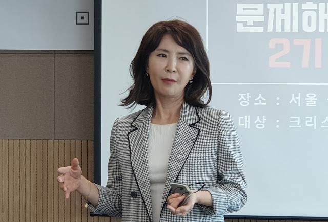 주강사 최명화 어썸블리 대표의 강의 모습.