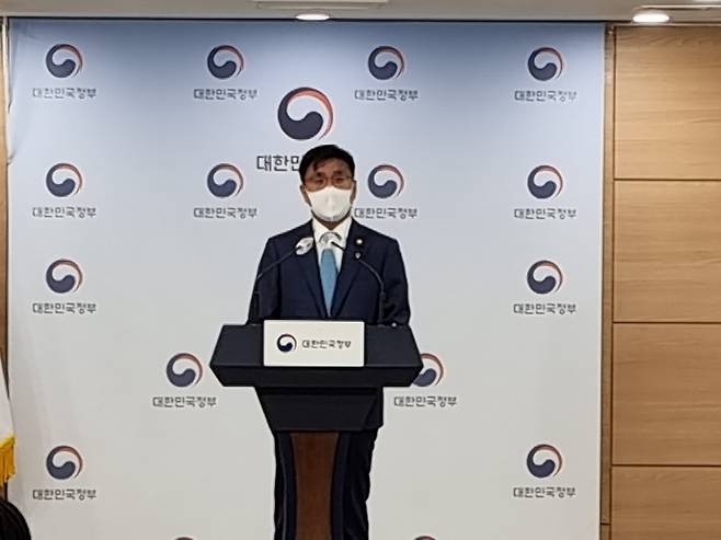 주영창 과학기술정보통신부 과학기술혁신본부장이 내년도 국가연구개발사업 예산 배분 조정안 관련 내용을 발표하고 있다.[과기정통부 제공]