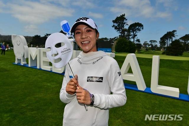 【서울=뉴시스】 고범준 기자 = 1일(한국시간) 미국 캘리포니아주 댈리 시티의 레이크 머세드GC에서 열린 '2019 LPGA 메디힐 챔피언십' 공식 포토콜에서 리디아 고가 포즈를 취하고 있다. 2019.05.01. (사진=엘앤피코스메틱 제공) photo@newsis.com