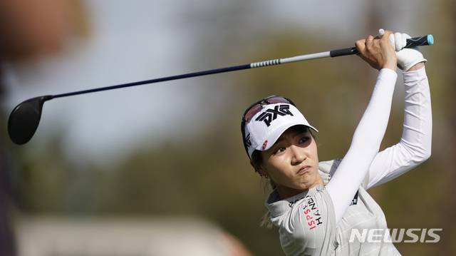 【랜초미라지=AP/뉴시스】리디아 고(뉴질랜드)가 5일(현지시간) 미 캘리포니아주 랜초 미라지의 미션 힐스 CC에서 열린 미 여자프로골프(LPGA) 투어 시즌 첫 메이저 대회인 ANA 인스퍼레이션 대회 2R 경기를 펼치고 있다. 리디아 고는 2R 중간합계 1오버파 141타로 박희영, 김효주, 박인비, 최은정, 지은희 등과 함께 공동 28위를 기록하고 있다. 2019.04.06.
