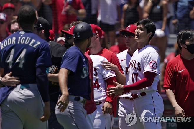 격하게 대립하는 시애틀과 에인절스 [AP=연합뉴스 자료사진]