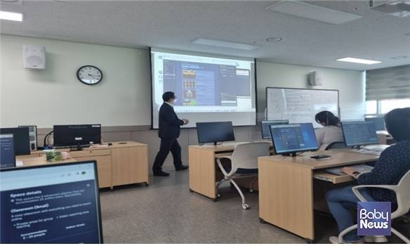 메타버스의 이론 및 실제 교육 사진. ⓒ구리시육아종합지원센터