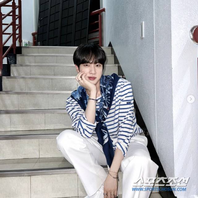 사진출처=진 인스타그램