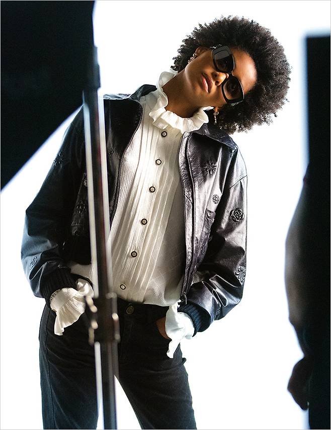 모델 블레스냐 미너의 촬영 비하인드 신.