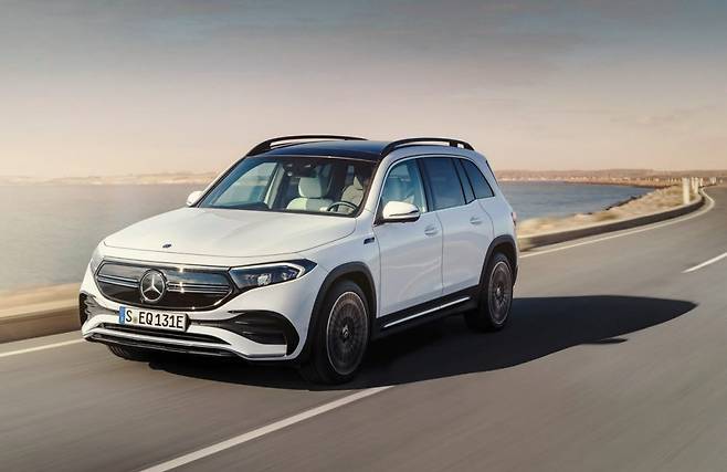 메르세데스-벤츠 EQB.