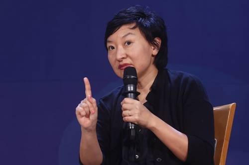 <마이너 필링스>의 저자 캐시 박 홍 작가가 지난 27일 숙명여대에서 강연을 하고 있다. 연합뉴스