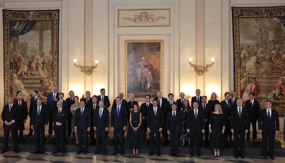 Korean President Yoon Suk-yeol, Japanese Prime Minister Fumio Kishida and other world leaders pose for a photo at a dinner hosted by King Felipe VI and Queen Letizia of Spain at the royal palace in Madrid on Tuesday evening. [JOINT PRESS CORPS]