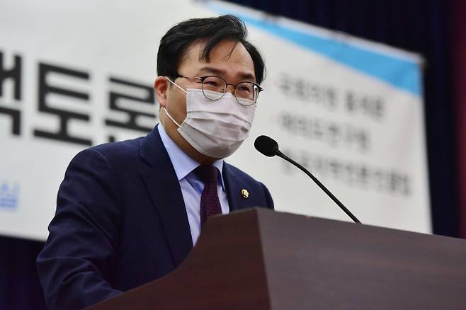 홍석준 국민의힘 의원이 촉법소년의 연령을 낮추는 형법 일부개정법률안을 대표 발의했다. 사진은 지난해 12월 국회 의원회관에서 열린 지역균혈발전 모색 정책토론회에 참석한 홍 의원. /사진=뉴스1