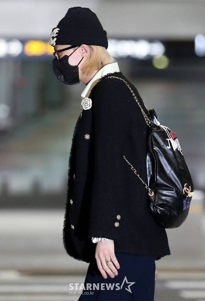 그룹 빅뱅 지드래곤이 샤넬 2022/23 크루즈 쇼 참석 차 3일 오후 인천국제공항을 통해 출국하고 있다. 2022.05.03 /사진=임성균 기자 tjdrbs23@