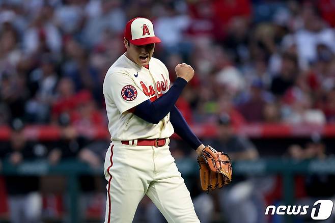 오타니 쇼헤이가 30일(한국시간) 메이저리그 시카고 화이트삭스전에서 5⅔이닝 11탈삼진 무실점으로 호투해 시즌 7승을 기록했다. © AFP=뉴스1