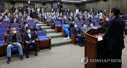 우상호 비상대책위원장 의원 총회 발언. 사진=국회사진기자단