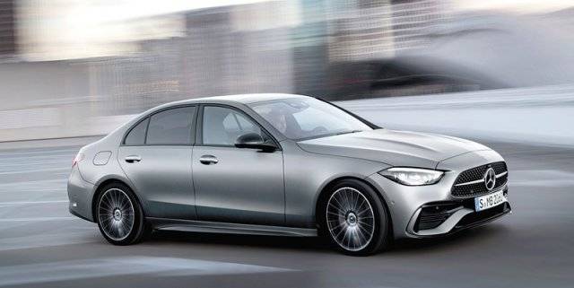 메르세데스벤츠는 4월 준중형 세단 C클래스의 완전변경 모델인 ‘더 뉴 C300 AMG’(사진)와 ‘더
 뉴 C200 4MATIC 아방가르드’를 국내에 선보였다. 보다 날렵해진 외관을 통해 역동적인 느낌을 주고, 첨단 주행 보조 
시스템 등 편의사양을 대거 갖추고 있다. 메르세데스벤츠코리아 제공