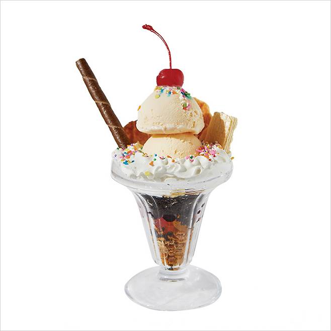 추억 속 모습 그대로인 히도커피의 옛날파르페는 6천5백원.