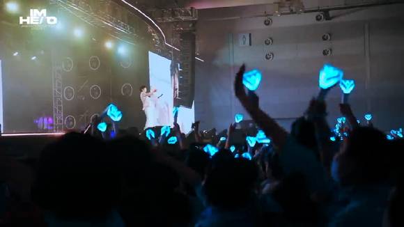 임영웅의 전국투어 콘서트 'IM HERO' 실황 영상이 공개돼 관심을 모으고 있다. [사진=임영웅 콘서트 'IM HERO' 실황 영상 캡쳐]