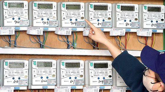 지난 3월 서울의 한 다세대주택 전기계량기 모습. 뉴스1