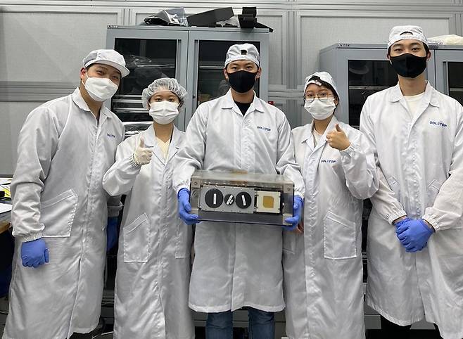 큐브위성 개발한 조선대 연구팀. 조선대 제공
