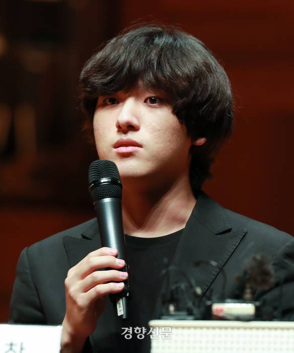 한예종 서초동 캠퍼스에서 30일 오후 열린 기자회견에서 2022 제16회 반 클라이번 국제 피아노 콩쿠르에서 우승한 임윤찬이 기자들의 질문에 답변하고 있다. 우철훈 선임기자