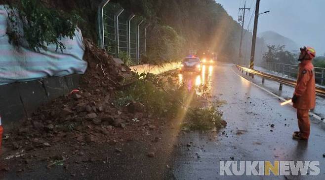 춘천시 서면 현암리 의암호반길 토사