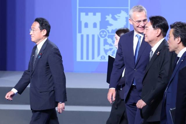 기념촬영 마친 한-일 정상. 연합뉴스